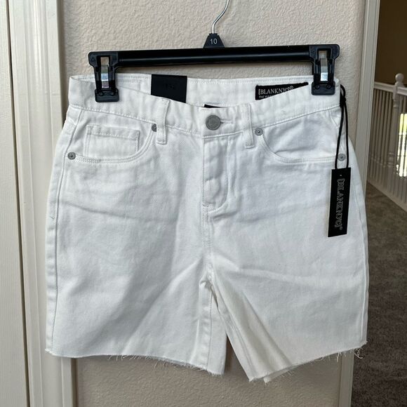 NWT Women’s White Blank NYC The Warren High Rise Short Size 24 #226 - Picture 1 of 13